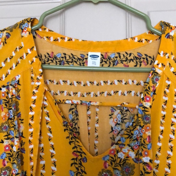 Floral cap sleeve shirt - Picture 3 of 3